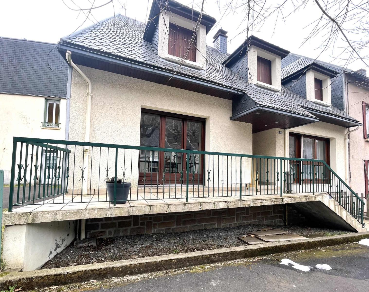 maison 8 pièces - LE-MONT-DORE